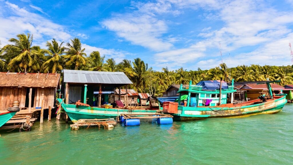 Podczas zwiedzania Kambodży busem odwiedzamy wiele niesamowitych miejsc. Pływającą wioską kambodza