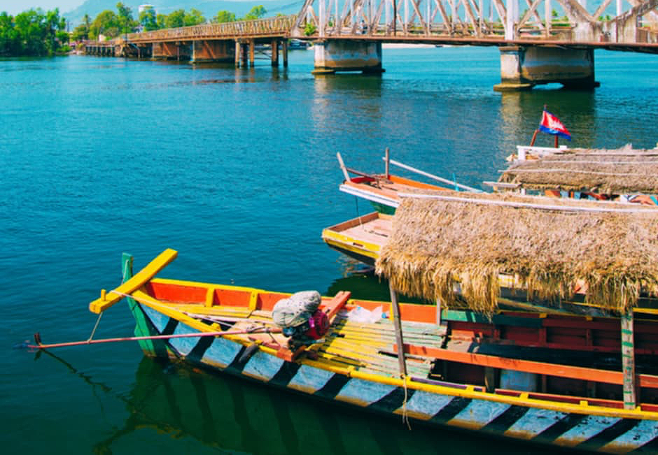 Łodzie rybackie w Kampot, obowiązkowe miejsce podczas zwiedzania Kambodży